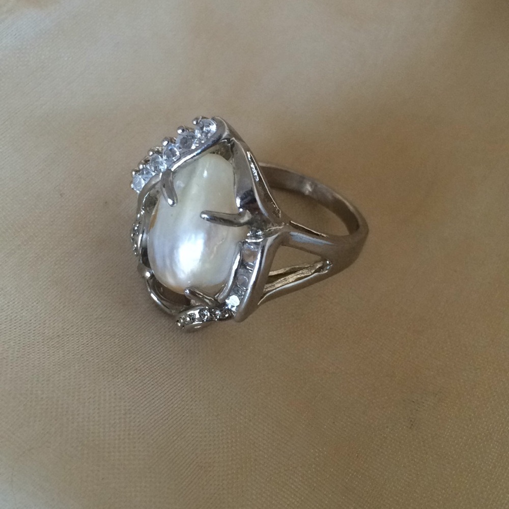 Silver pearl and rhinestone ring